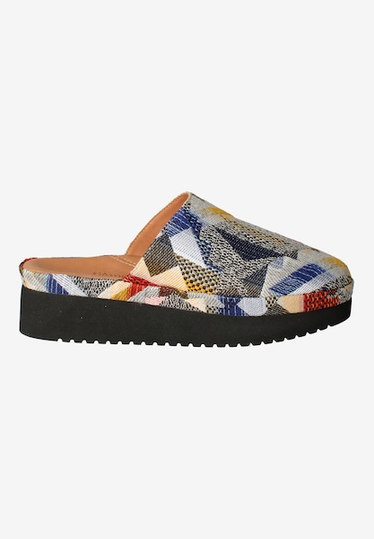 Right side view of Adelise 