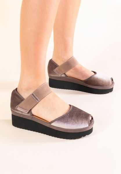 Lifestyle image of Amadour MINK VELVET
