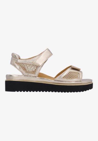 Right side view of Arna 