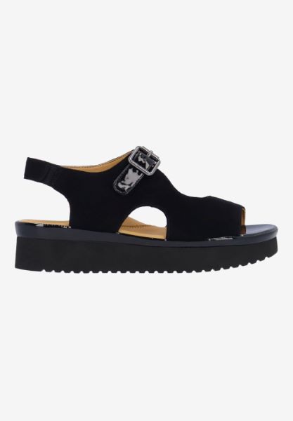 Right side view of Azenor 