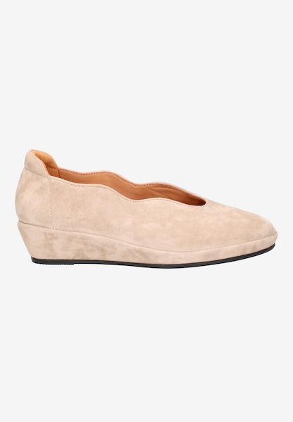 Right side view of Bellara 