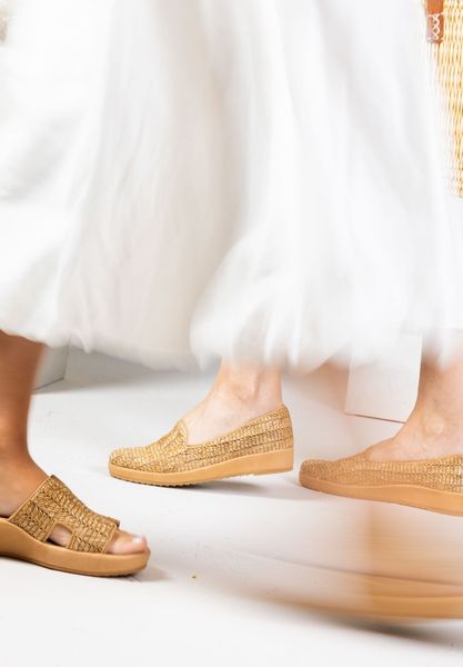 Lifestyle image of Carlow NATURAL RAFFIA/LEATHER