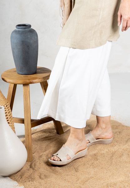 Lifestyle image of Catiana NATURAL LINEN