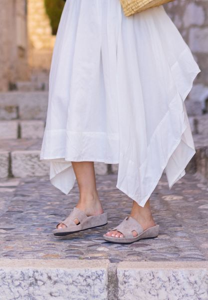 Lifestyle image of Catiana Taupe Kidsuede