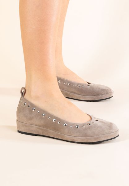 Lifestyle image of Cerenza DK. TAUPE KIDSUEDE