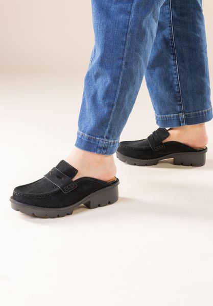 Lifestyle image of Fesella BLACK KIDSUEDE