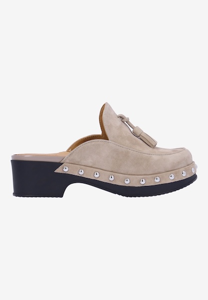 Right side view of Gracen 