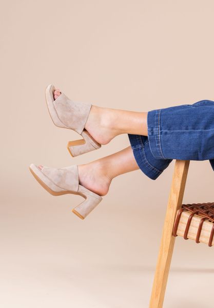Lifestyle image of Kashi TAUPE KIDSUEDE
