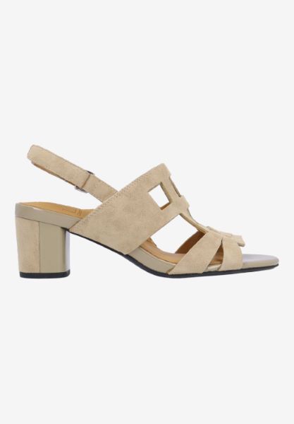 Right side view of Marise 