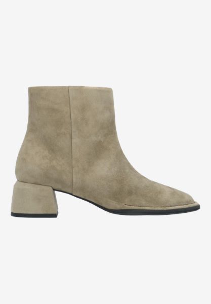 Right side view of Nuvora 