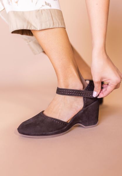 Lifestyle image of Orva CHOCOLATE KIDSUEDE