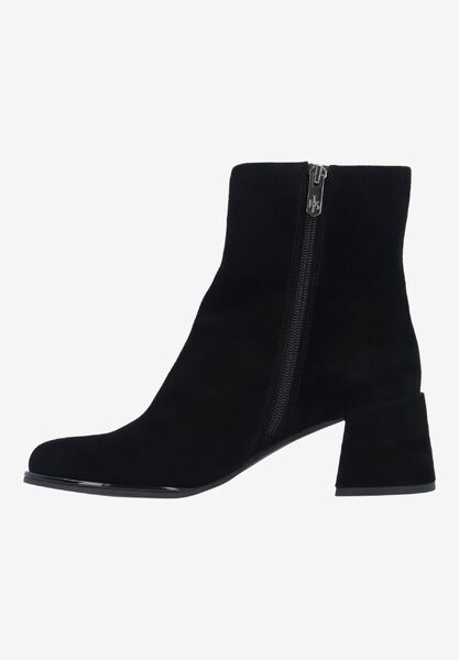 Left side view of Pavella BLACK KIDSUEDE