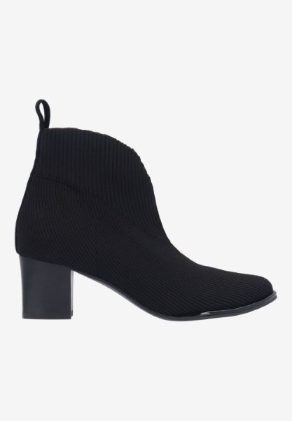 Right side view of Phinn 