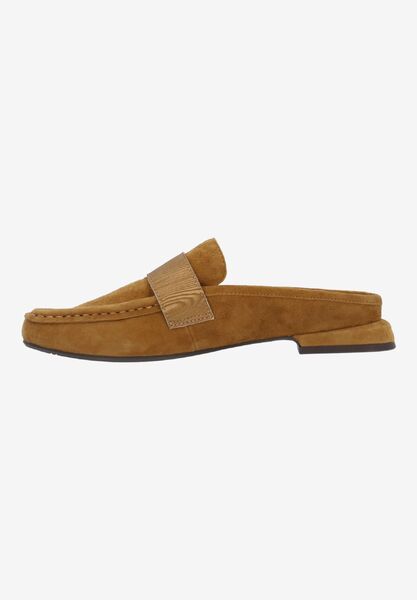 Left side view of Tynessa COFFEE KIDSUEDE