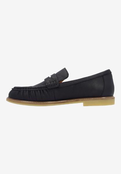 Left side view of Zelani BLACK LAMBA
