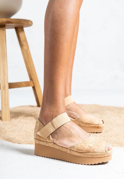 Lifestyle image of Amadour NATURAL/GOLD CORK