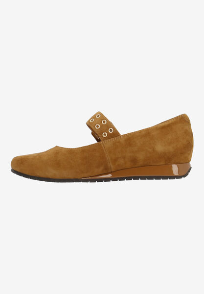 Left side view of Tanzy COFFEE KIDSUEDE/PATENT